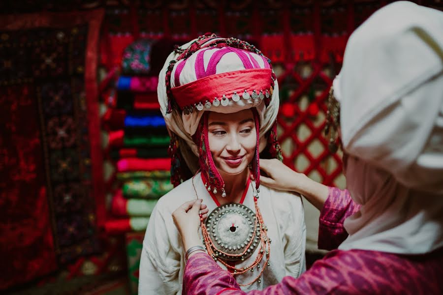 Fotógrafo de casamento Oksana Shuvalova (oksanashuvalova). Foto de 14 de fevereiro 2019