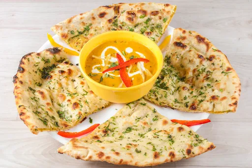 Cheese Naan With Gravy