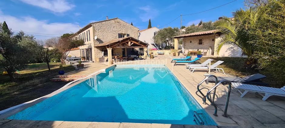 Vente propriété 7 pièces 280 m² à Lançon-Provence (13680), 895 000 €