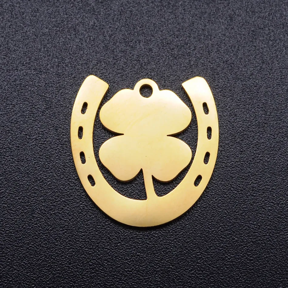 Pendentif trèfle à quatre feuilles en acier inoxydable, un porte-bonheur élégant et durable pour femmes et hommes.