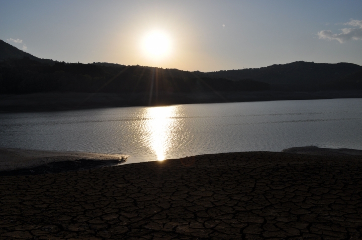 Tramonto sul lago di ronin