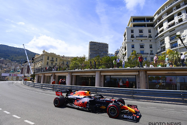 Max Verstappen controleert van begin tot einde in Monaco en slaat dubbelslag, fiasco voor Mercedes