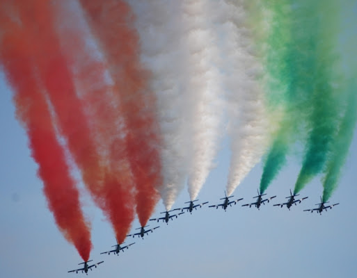 Frecce tricolori salutano di maggifranci