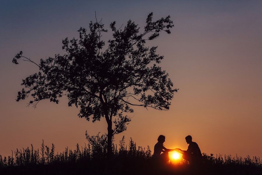 Wedding photographer Artem Suvorov (tomsuvorov). Photo of 3 April 2019