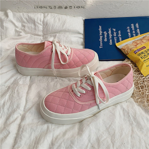 Title 2, Flat-heeled canvas shoes for female students in...