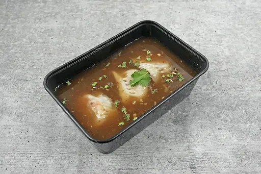 Manchow Chicken Soup With Steamed Momos [3 Pieces]