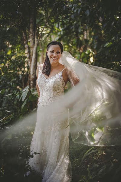 Wedding photographer Yssa Olivencia (yssaolivencia). Photo of 21 May 2019