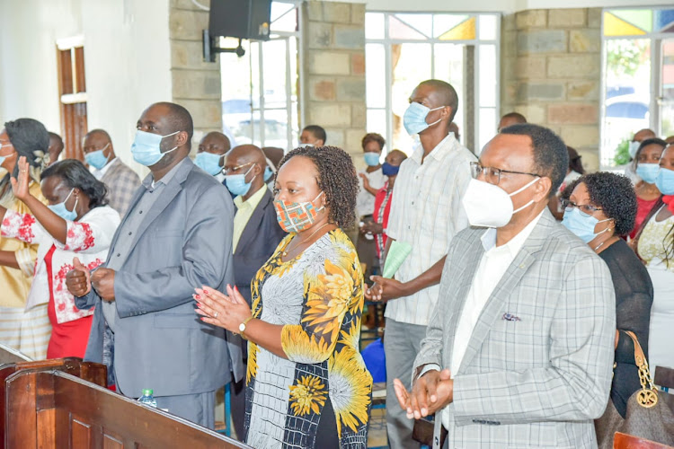 Governor Anne Waiguru while attending a church service at ACK St. Thomas Cathedral Kerugoya. With her is Kirinyaga CEC Member for Lands Rev. Peter Kanjobe, left, and the County Secretary Joe Muriuki, right.