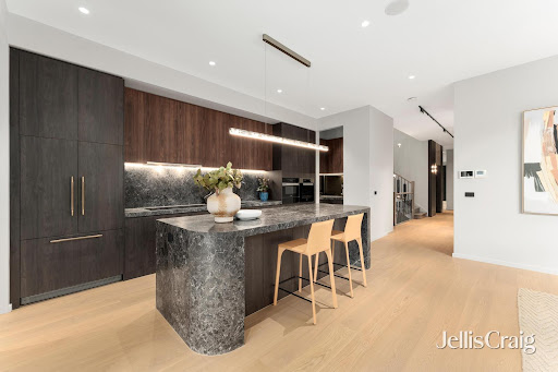 Prestige house for sale in Mount Waverley (Australia) - Modern kitchen with island and stools