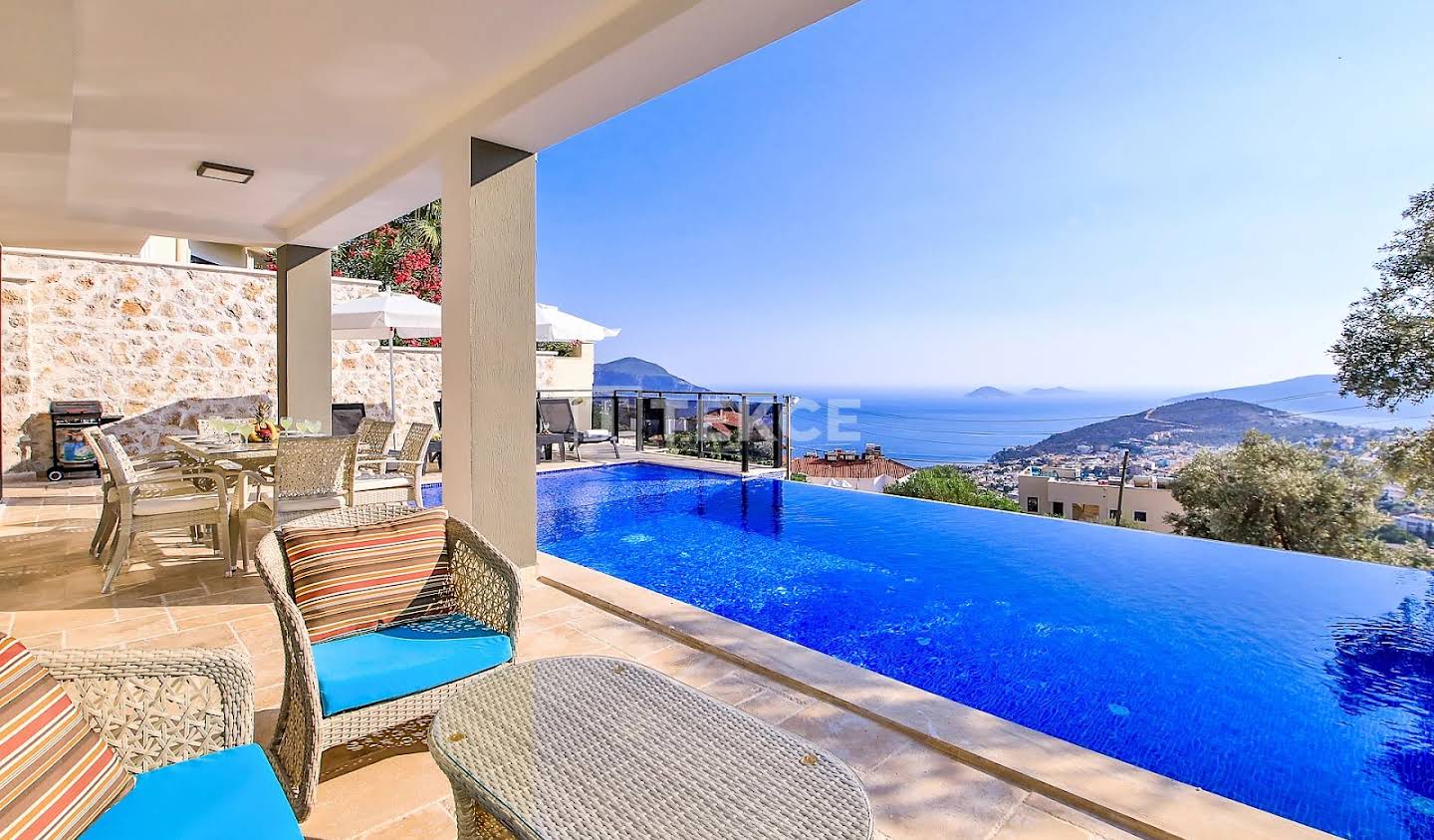 Maison avec piscine et terrasse Kaş