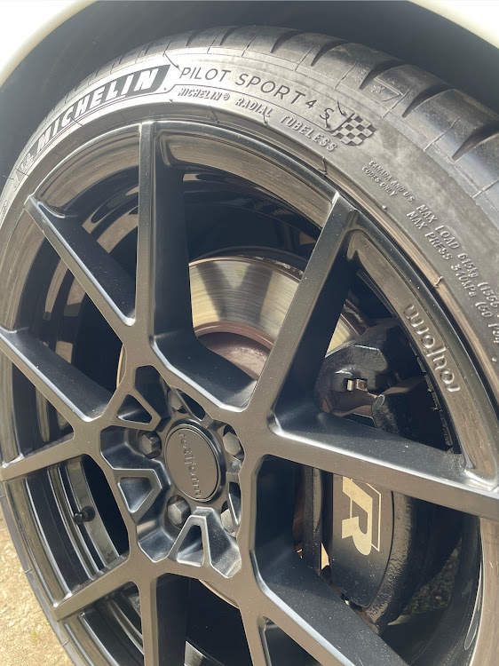 ゴルフ RのゴルフR・VW LIFE・ミシュランパイロットスポーツ4S・ホイール交換・ミシュランに関するカスタム事例の投稿画像2枚目
