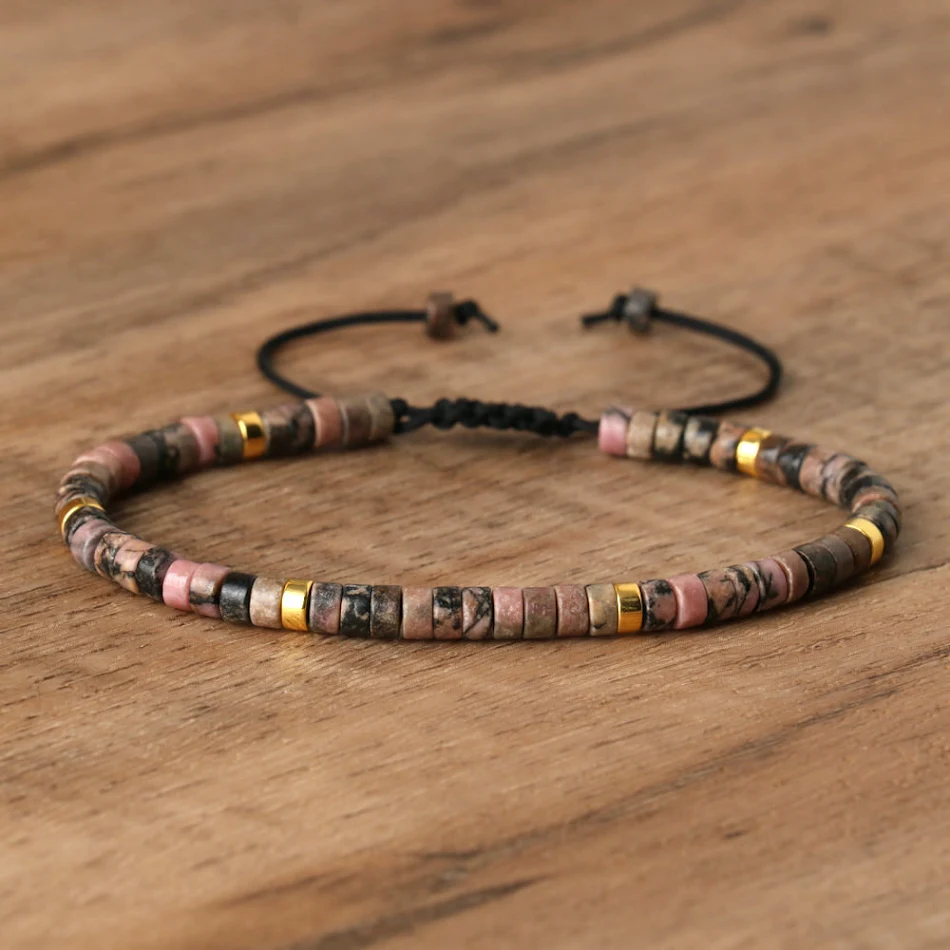 Verstellbares geflochtenes Armband mit Naturstein-Spacer-Perlen, stilvoll und komfortabel für den täglichen Gebrauch.