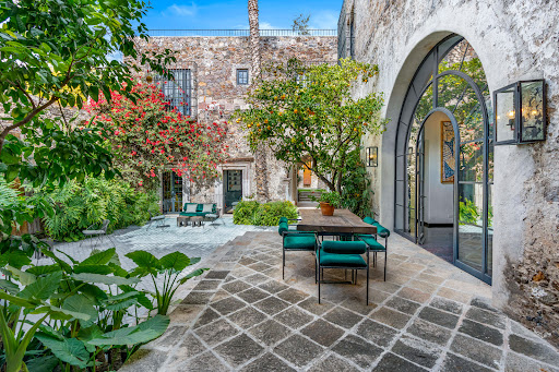 Maison avec piscine et jardin 3