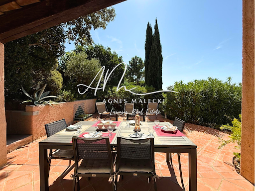 Propriété avec piscine et jardin 5