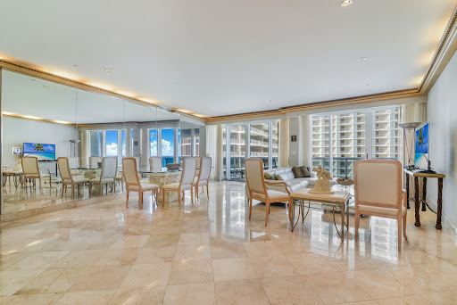 Apartment with pool 2