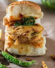 Shiv Vada Pav Center photo 1