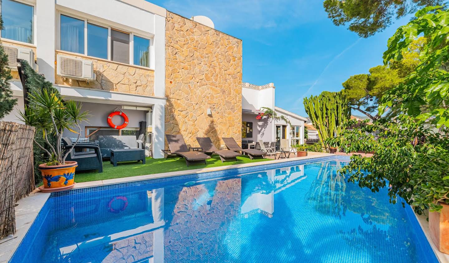 Maison avec piscine et jardin Torrenova