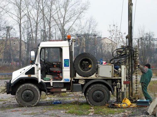 Przed budową domu należy przeprowadzić badania geotechniczne gruntu