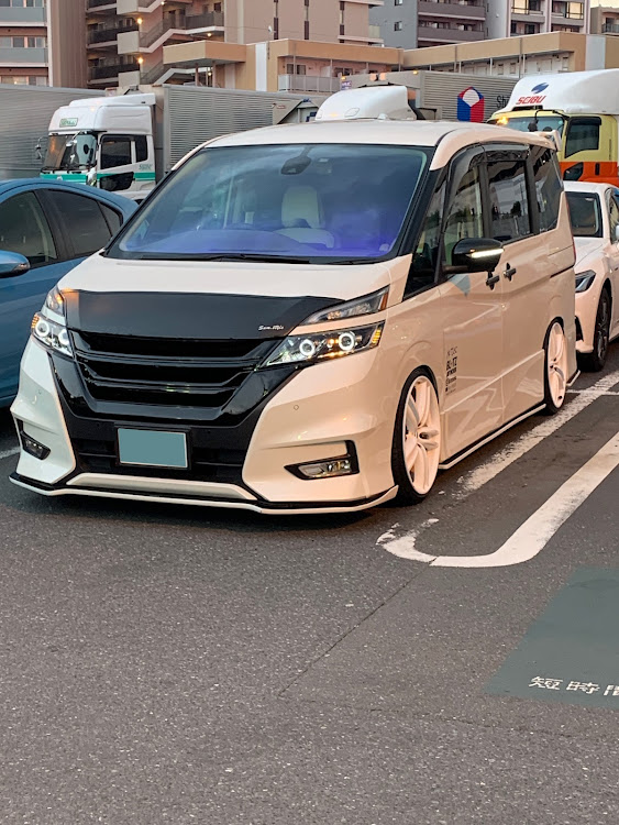 セレナのセレナC27・ワンオフエアロ・イカリング・2021年バージョン・目指せPickUpCarsに関するカスタム事例の投稿画像4枚目