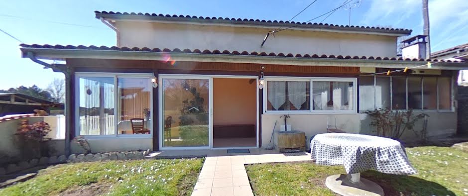 Vente maison 5 pièces 132.7 m² à Saint-Martin-de-Coux (17360), 180 000 €