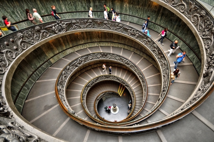 Al Vaticano una Spirale di Diana Cimino Cocco