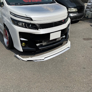 ヴォクシー ZRR80W