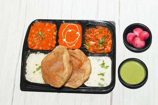 Paneer+Chole+Veg+Raita/Rasgulla+Poori(4Pcs)+Rice