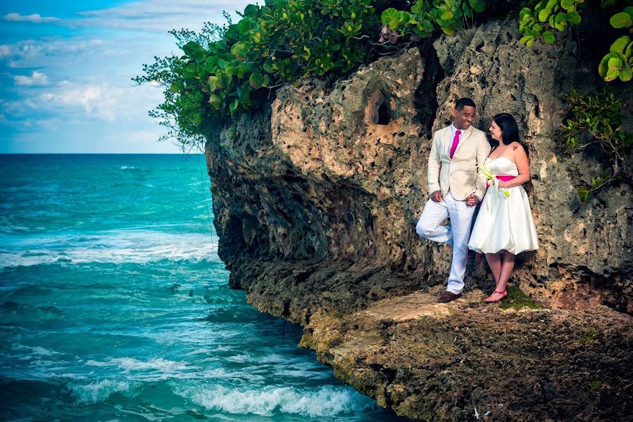 Fotografo di matrimoni Alex Quesada (avsmile12345). Foto del 14 dicembre 2018