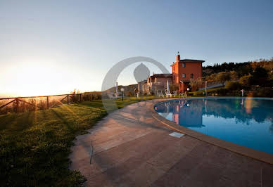 Propriété avec piscine et jardin 2