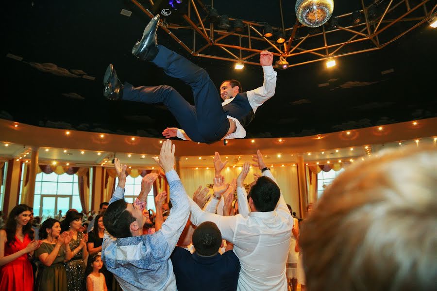 Fotógrafo de casamento Dulat Satybaldiev (dulatscom). Foto de 21 de novembro 2018