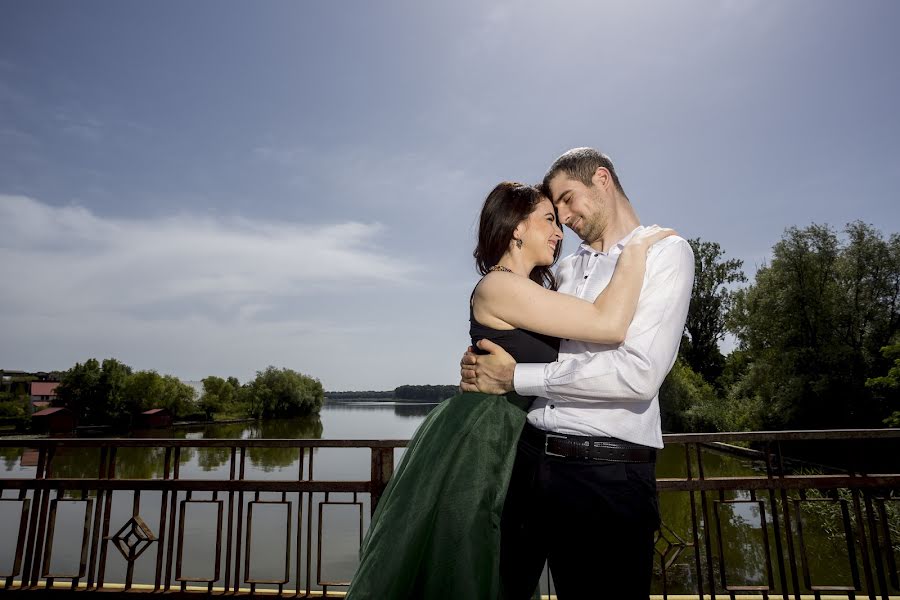 Fotógrafo de casamento Roxy Draganesu (roxyromania). Foto de 2 de setembro 2016