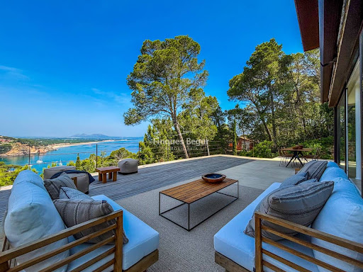 Maison avec piscine et terrasse 2