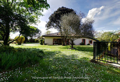 Maison avec piscine et terrasse 12