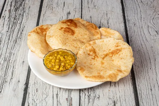 Dal Poori [4 Poori] With Cholar Dal