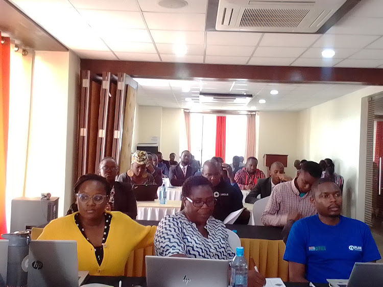 Rights groups and several MCAs during a discussion on ending teenage pregnancies in Nairobi, November 8, 2022