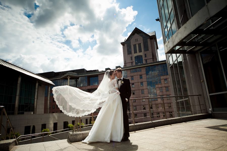 Fotógrafo de casamento Ilya Zinoveev (zinoveev). Foto de 14 de abril 2017