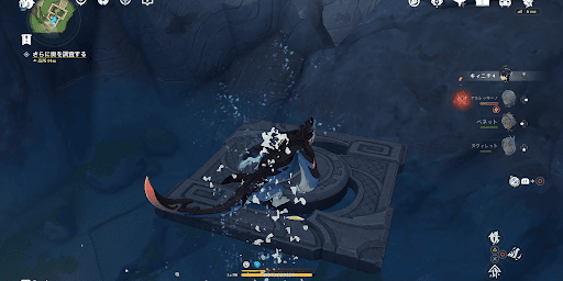 奥へ進みリフトに乗って上がる