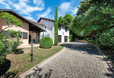 Maison avec piscine et terrasse 5