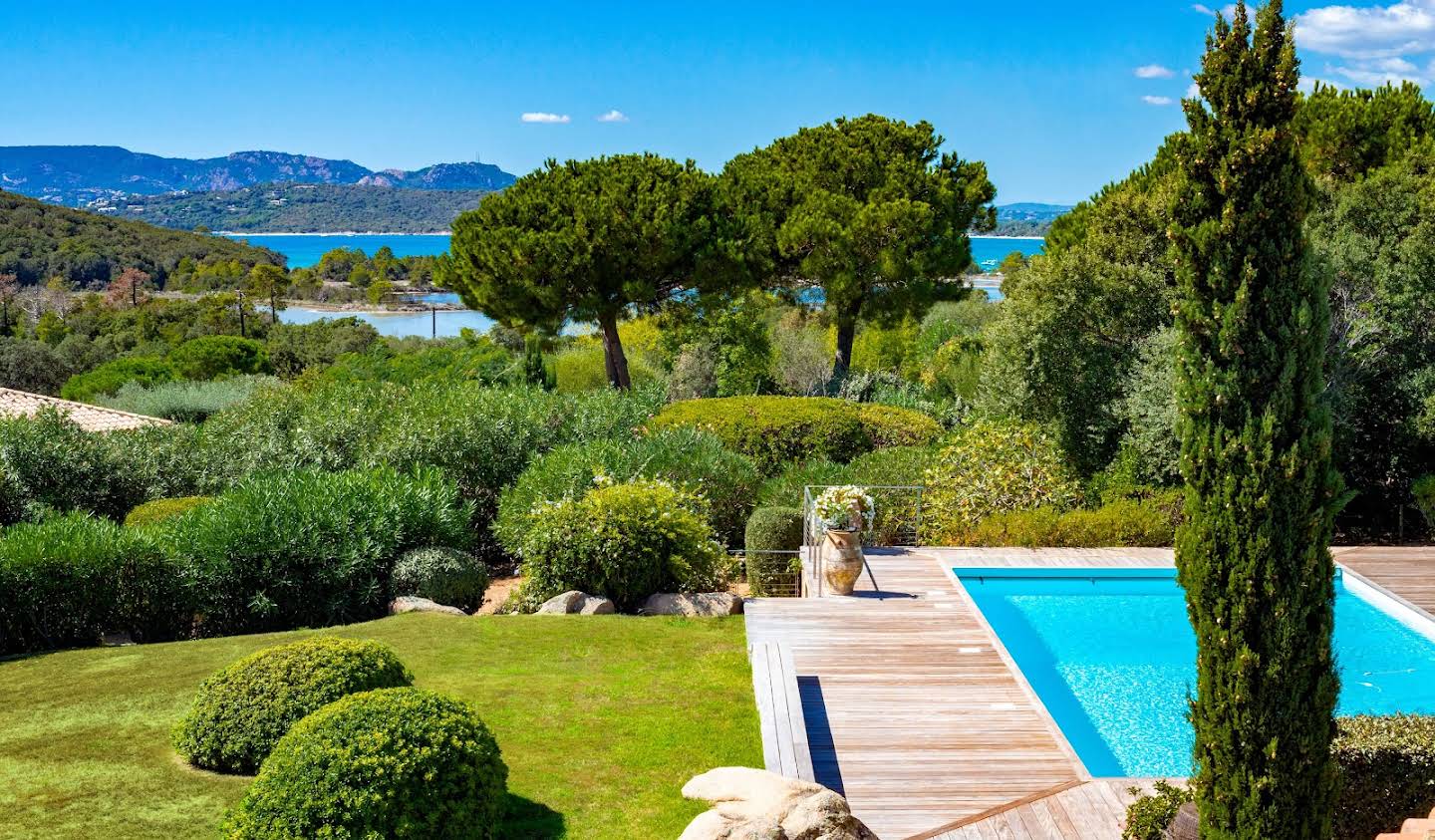 Villa avec piscine en bord de mer Sainte lucie de porto vecchio