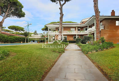 House with pool and terrace 4