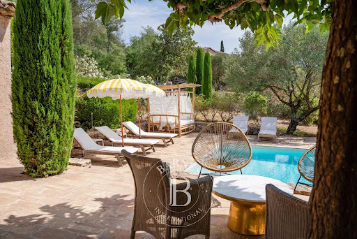 Maison avec piscine et terrasse 1