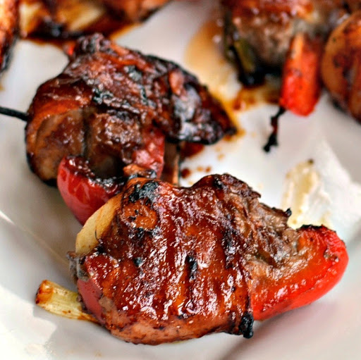 An easy rumaki recipe combining beef tenderloin, sweet bell pepper, crisp water chestnuts, scallions and bacon all topped with a sweet ginger soy sauce.