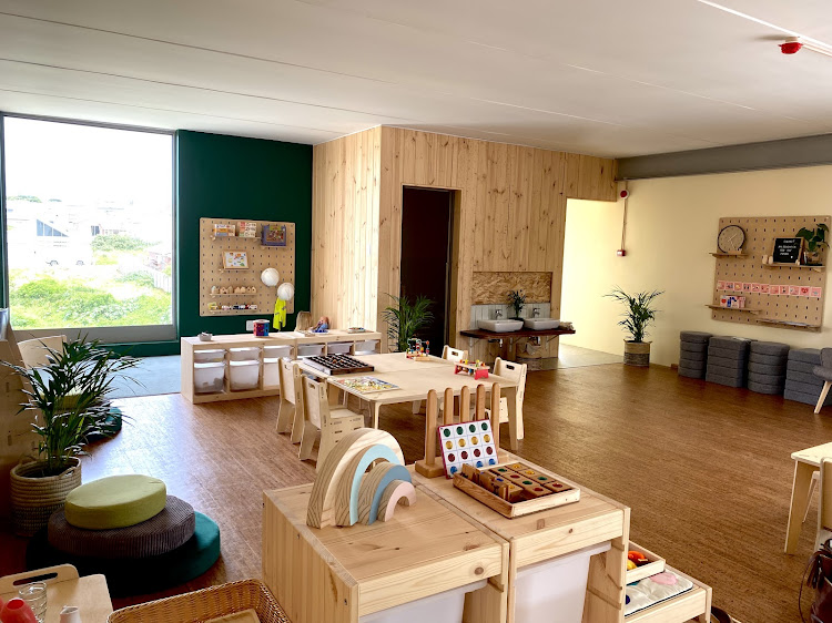 E=mc² classrooms are built with natural materials with wooden elements, natural colours and light to create a warm and enjoyable atmosphere.