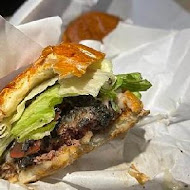 TakeOut Burger & Cafe(忠孝新生店)