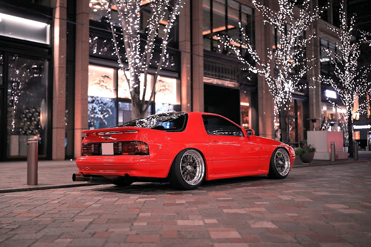 RX-7の極寒過ぎて人間の限界超えた・三脚も立てられない・リップ無いと可愛いんだ・可愛い女の子いっぱいいた(   ///◜p◝/// )・歳を感じてるに関するカスタム事例の投稿画像4枚目