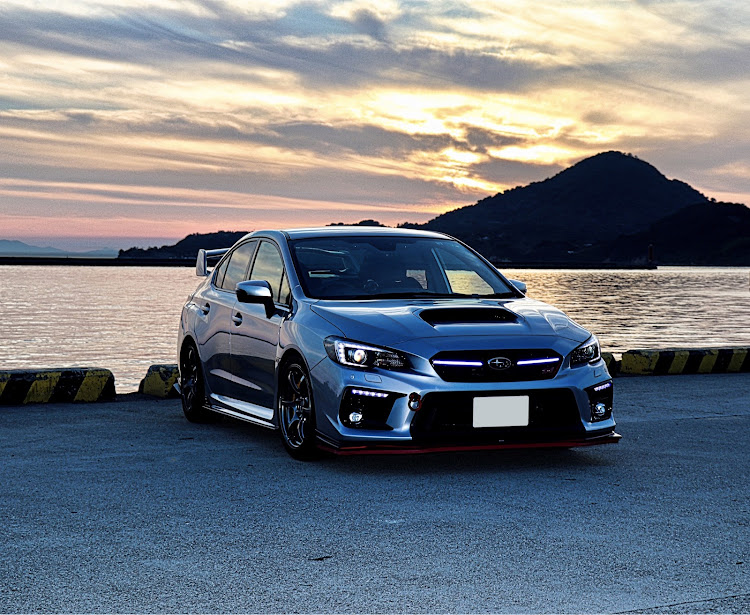 WRX S4の夕焼けに関するカスタム事例の投稿画像1枚目