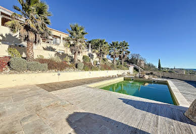 Villa avec piscine et terrasse 3