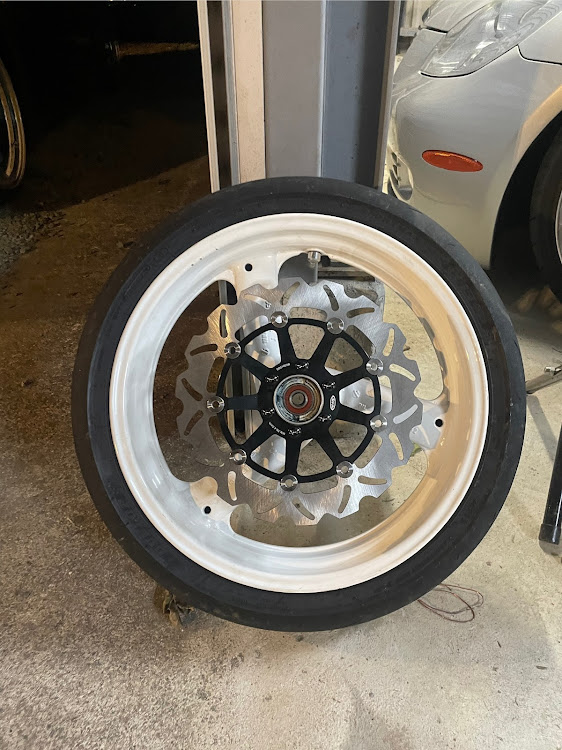 AKIPィRさんが投稿した楽しい族車制作・最近バイクばっか🤣🤣🤣・XJR400R・車のことは忘れてませんッ🤣🤣🤣に関するカスタム事例の投稿画像4枚目