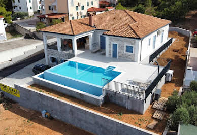 House with pool and terrace 2