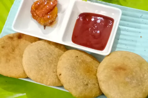 Aloo Ki Kachori [2 Pieces] With Sauce